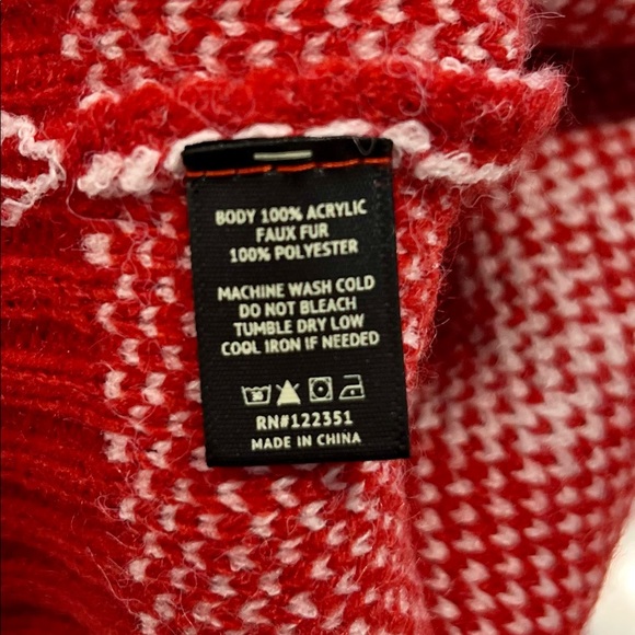 Red Snow Winter Hat w/Pom Pom - Picture 7 of 8